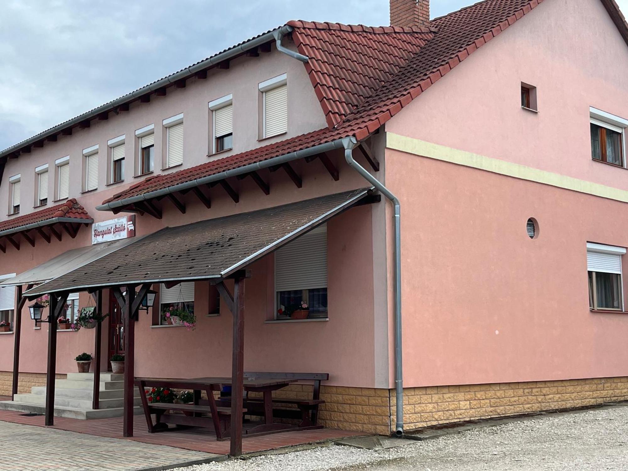 Hangulat Szálló Acomodação com café da manhã Zalaszentbalazs Exterior foto