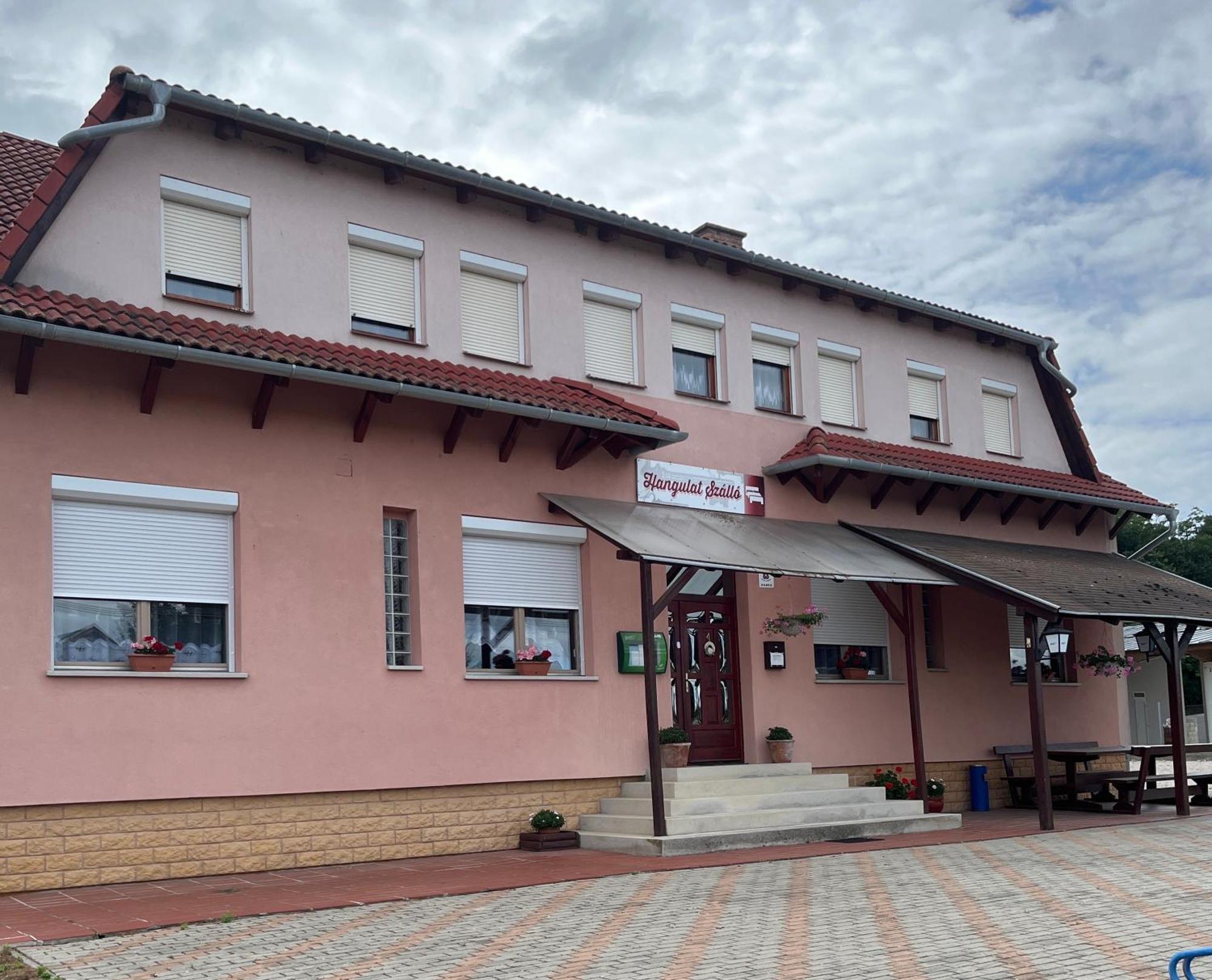 Hangulat Szálló Acomodação com café da manhã Zalaszentbalazs Exterior foto